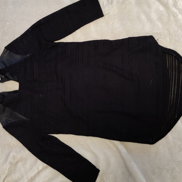 Top - Picture 2 of 4